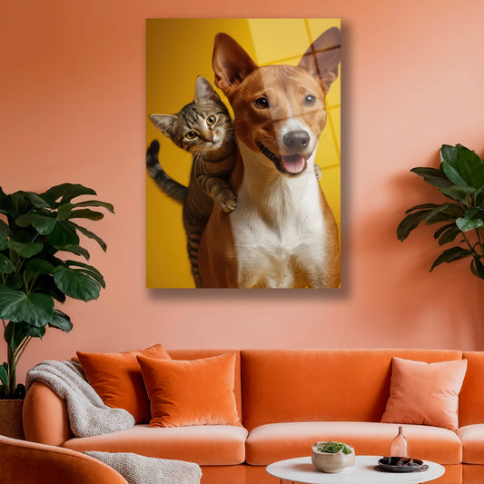 Çocuk odası duvarında asılı sevimli hayvan dostluğu temalı cam pano