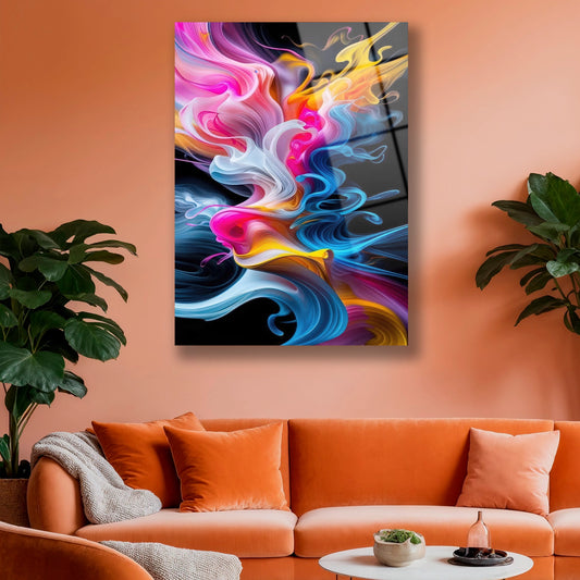 Bej renkli modern salonda asılı canlı renkli soyut cam duvar dekoru