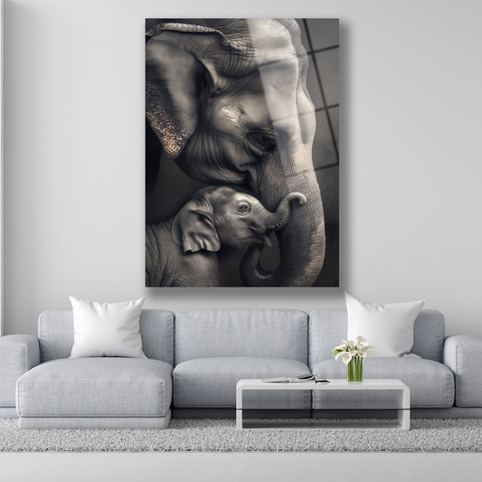 Anne ve yavru filin sevgi dolu anını gösteren siyah beyaz cam tablo