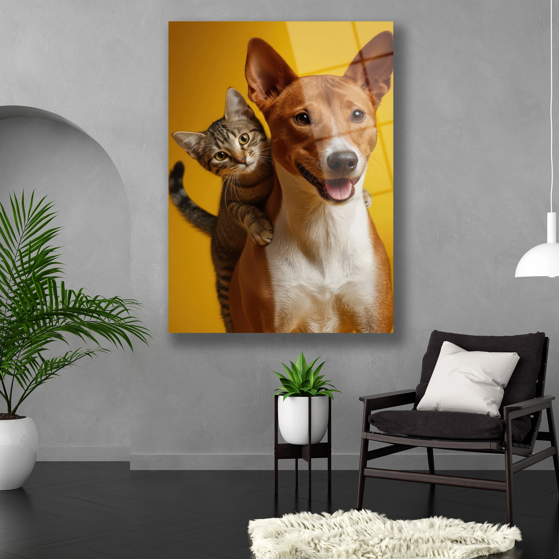 Dikey formda canlı sarı renkli kedi köpek resimli duvar dekoru