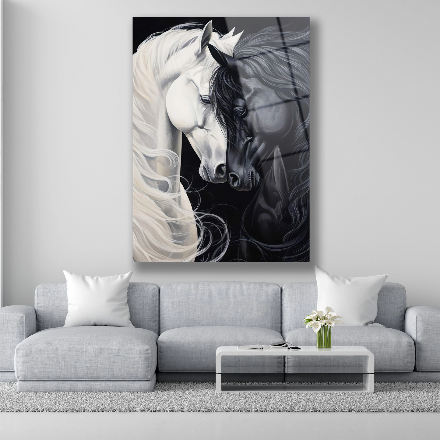 Birbirine bakan siyah ve beyaz at portresi cam tablo