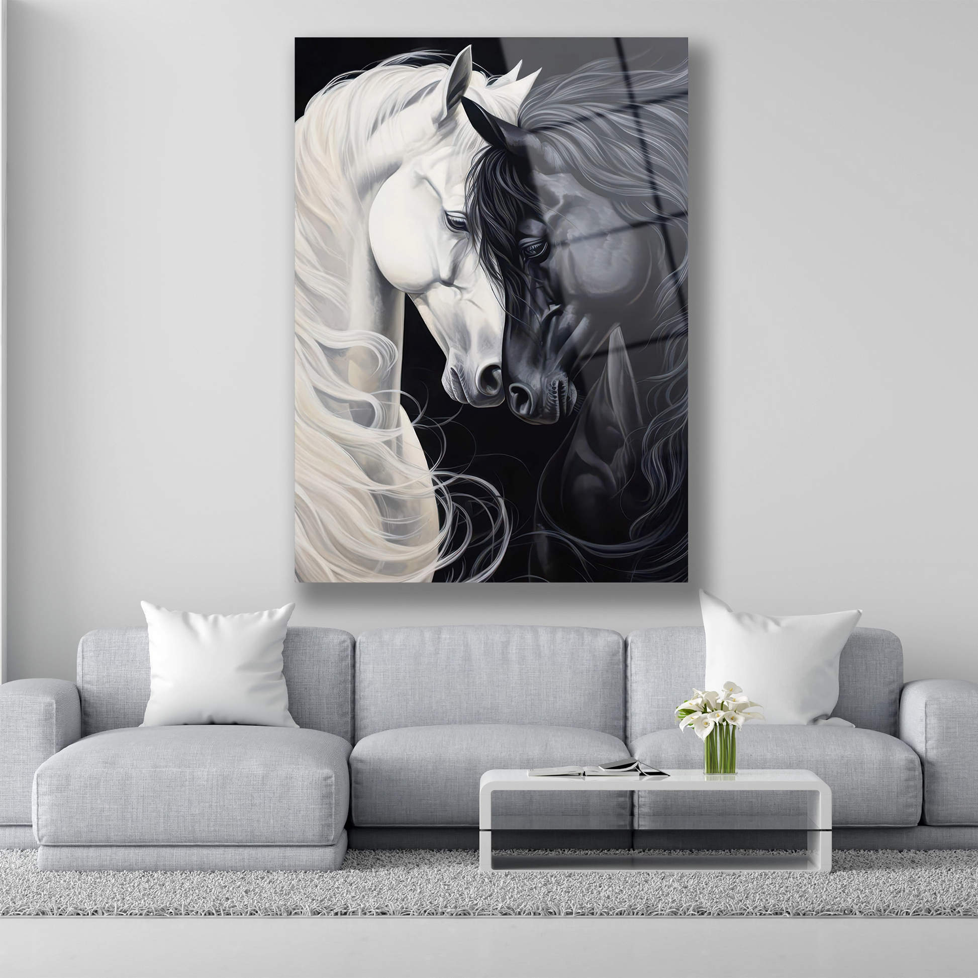 Birbirine bakan siyah ve beyaz at portresi cam tablo