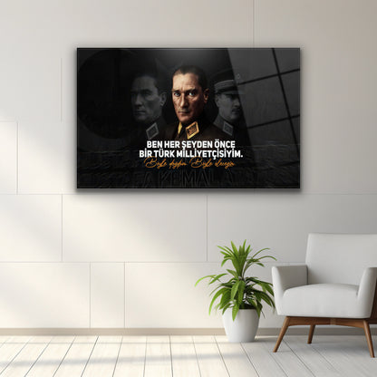 Ben her şeyden önce bir Türk milliyetçisiyim yazılı Atatürk cam tablo