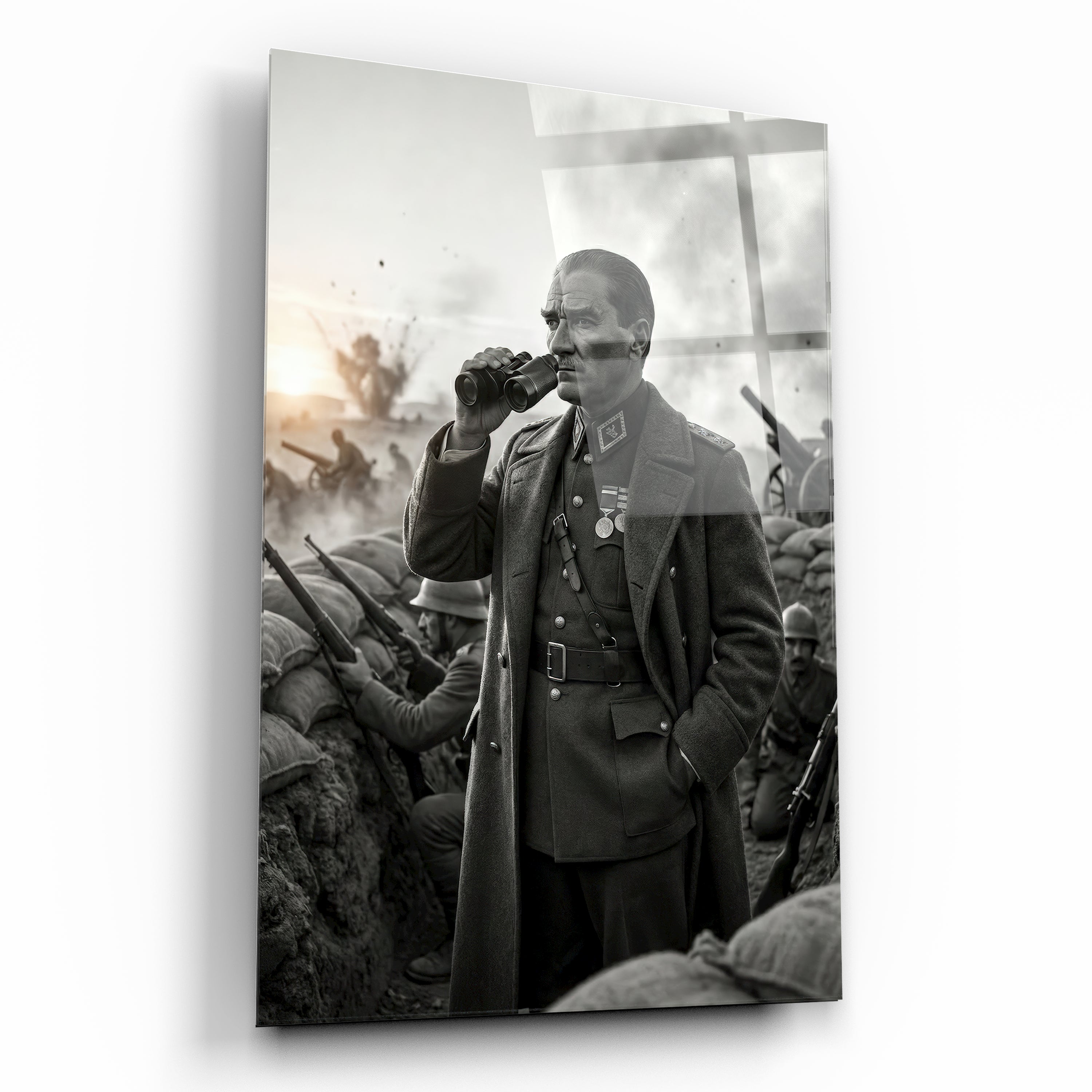 atatürk cam tablo savaş cephesinde dürbünle ufka bakan lider portresi
