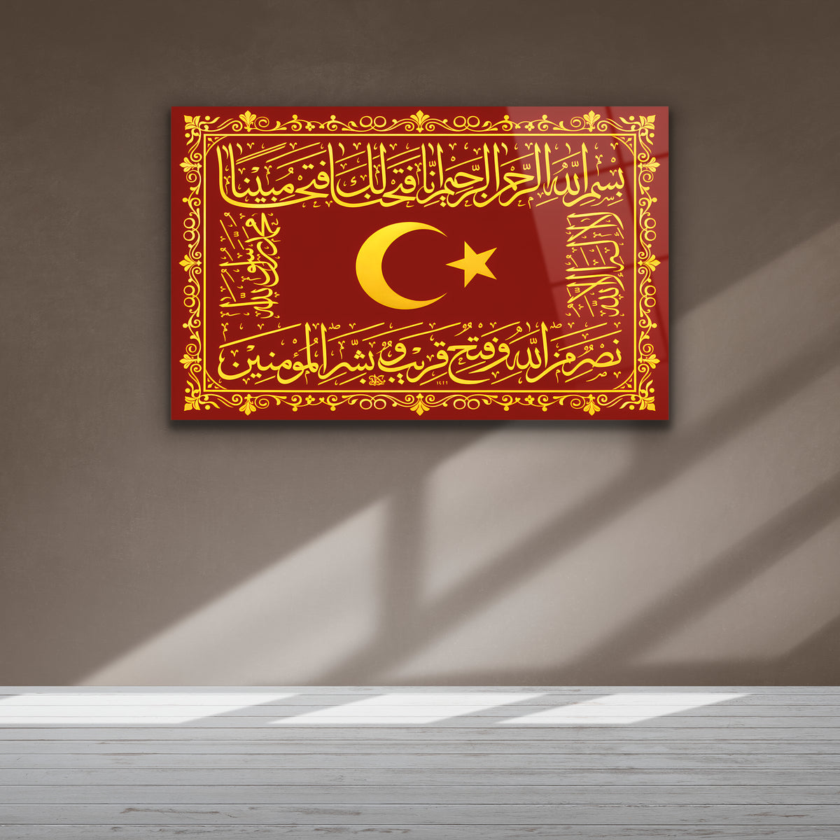 Kırmızı zeminli altın yazılı fetih sancağı cam tablo
