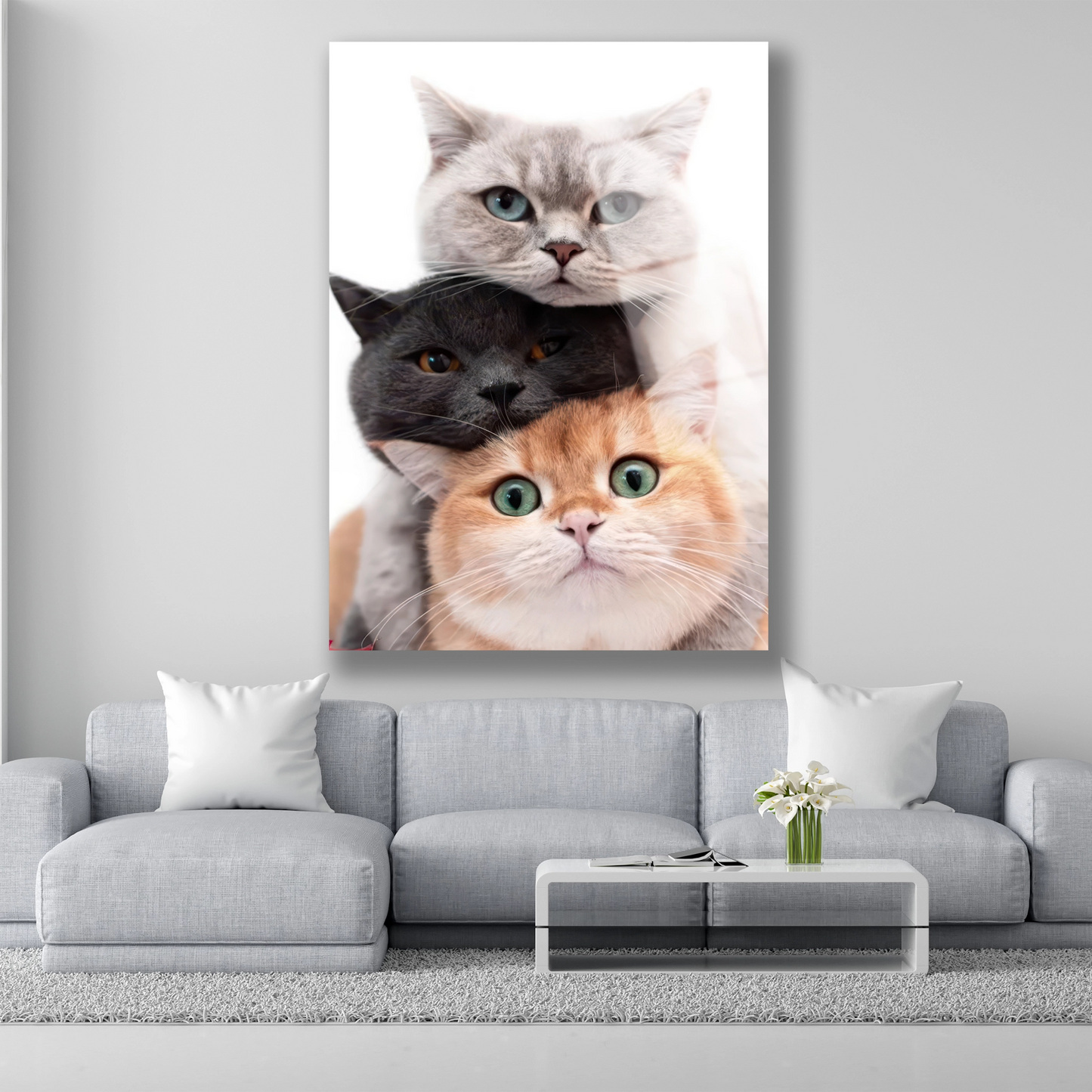 Üst üste duran gri siyah ve sarı kedi temalı cam tablo