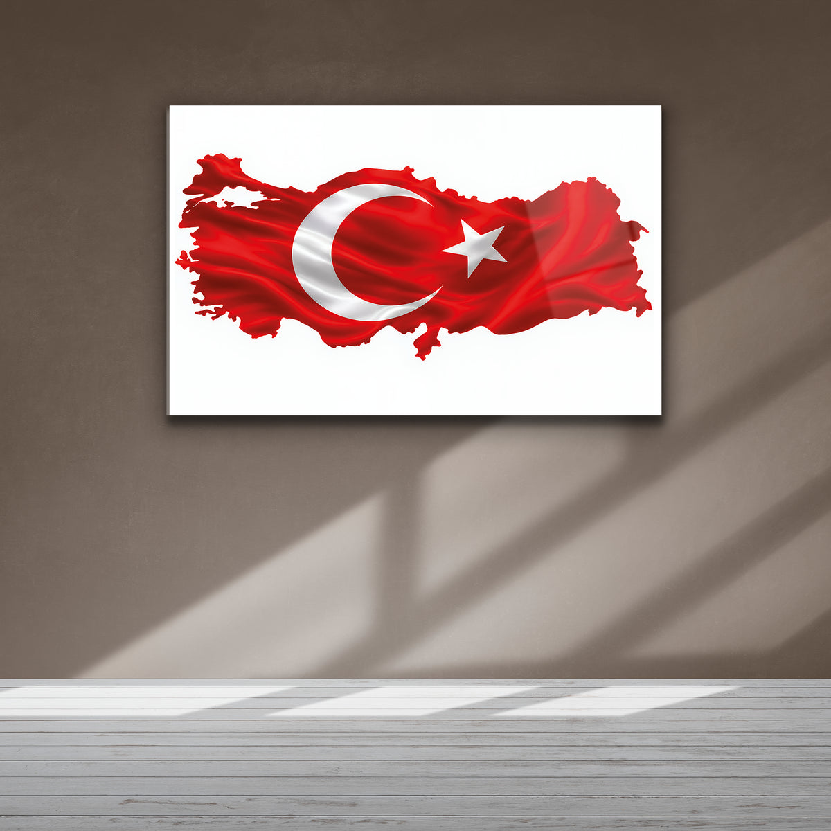 Kırmızı Türkiye haritası içinde beyaz hilal ve yıldız kompozisyonu