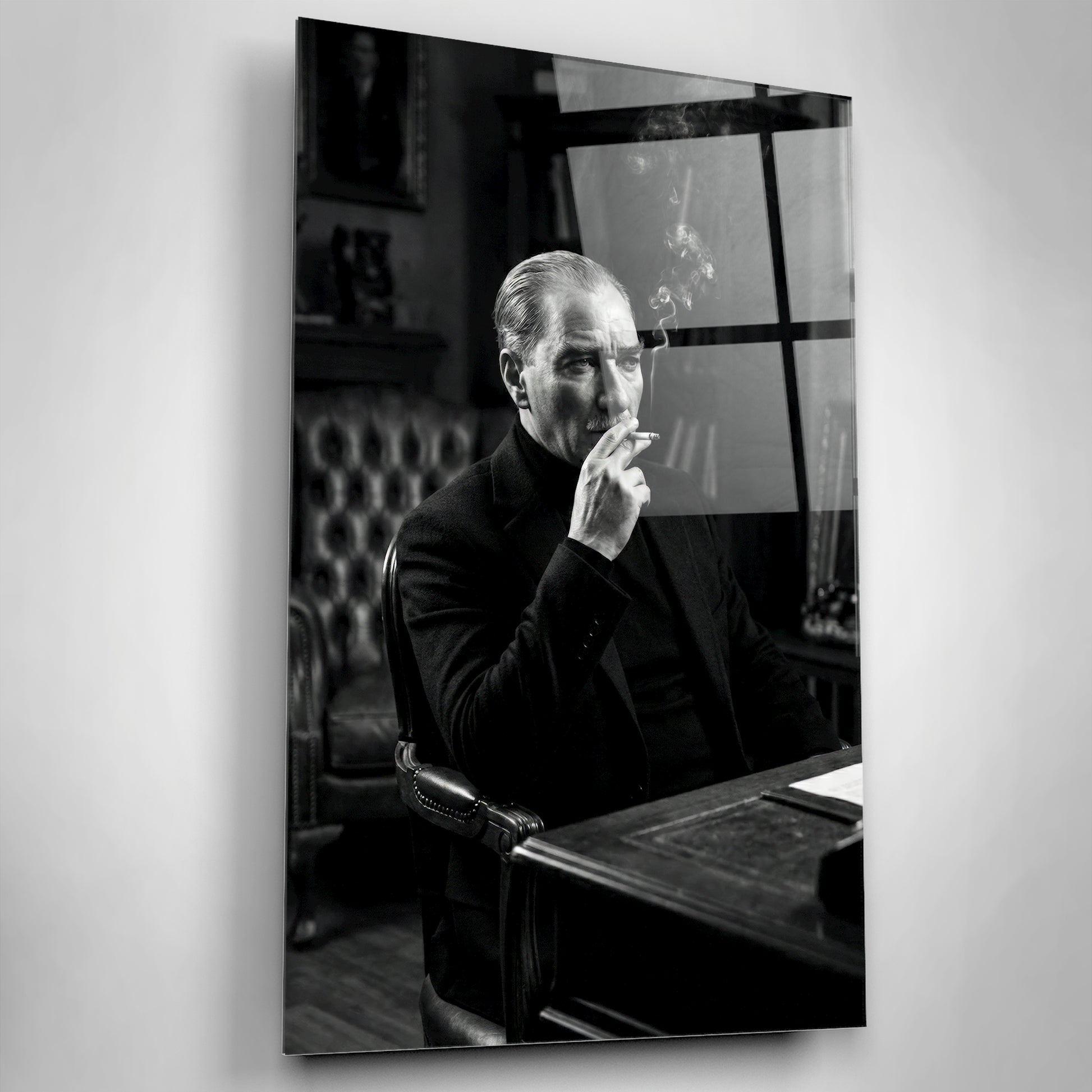 Sigaralı Atatürk temalı dekoratif cam baskı