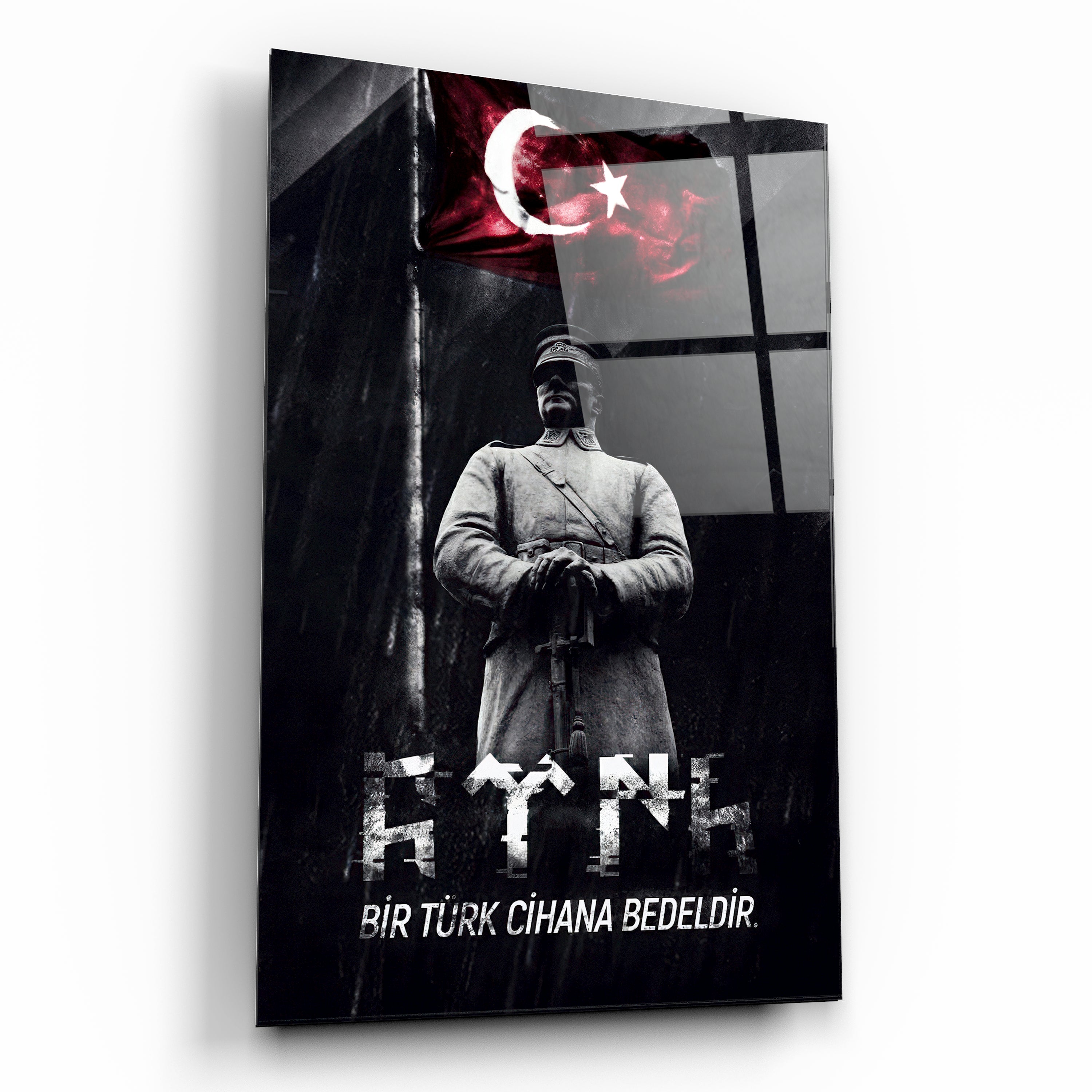 Atatürk Heykeli ve Göktürkçe "Türk" Yazılı Cam Tablo