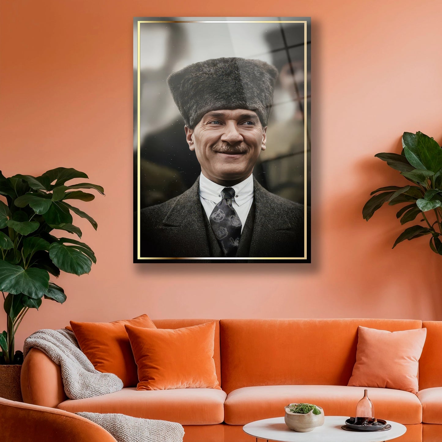 gold çerçeveli gülen atatürk cam tablo