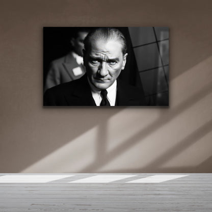 atatürk keskin bakışlı cam tablo