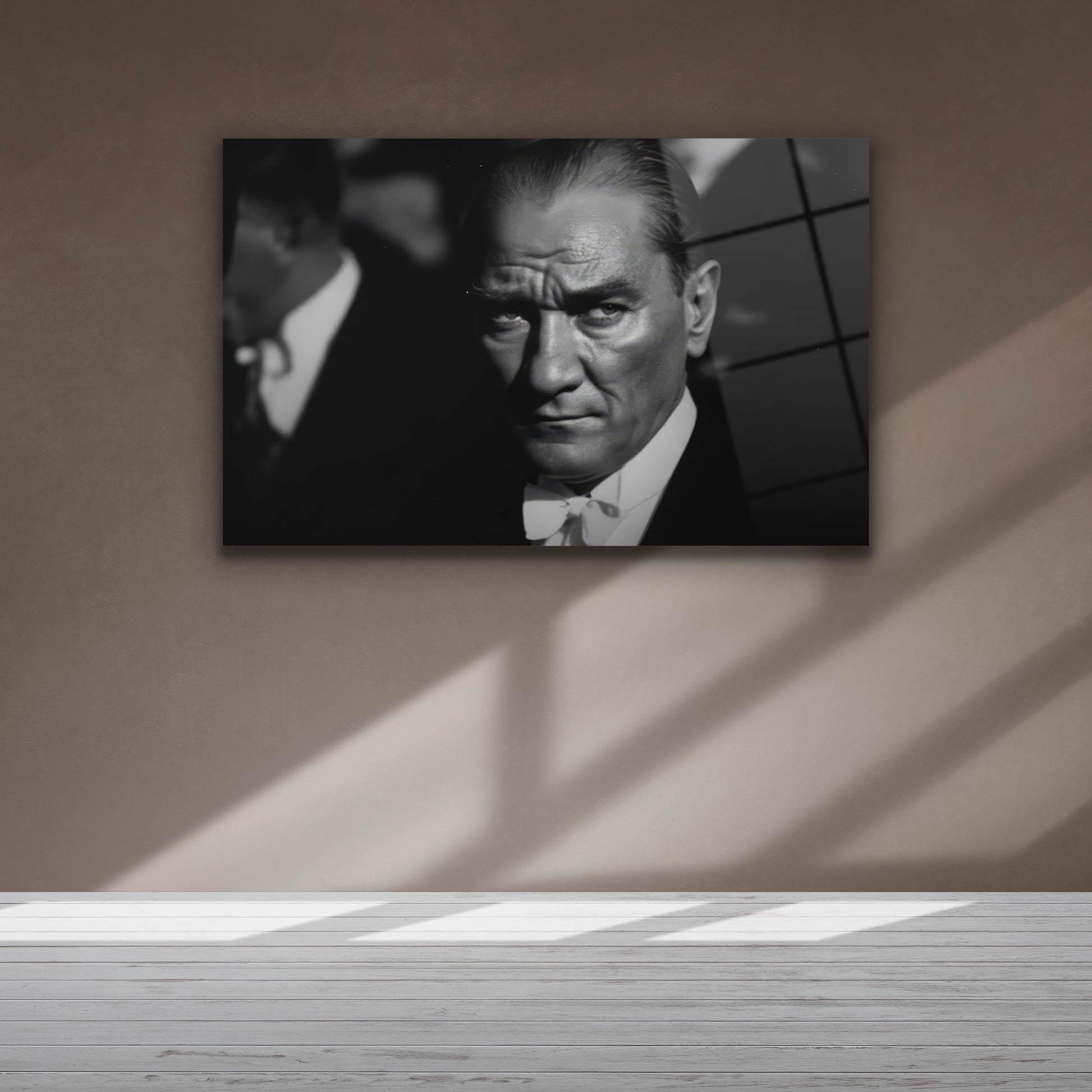 Liderlik  dolu bakışıyla Atatürk cam tablo