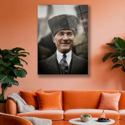 Atatürk'ün gülerken çekilmiş nadir fotoğraflarından biri isimli cam tablo