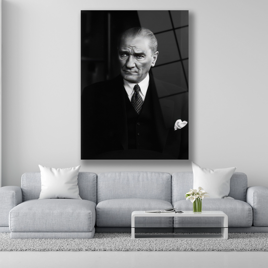 Anıtkabir'de sergilenen, düşünceli pozuyla Atatürk cam tablo