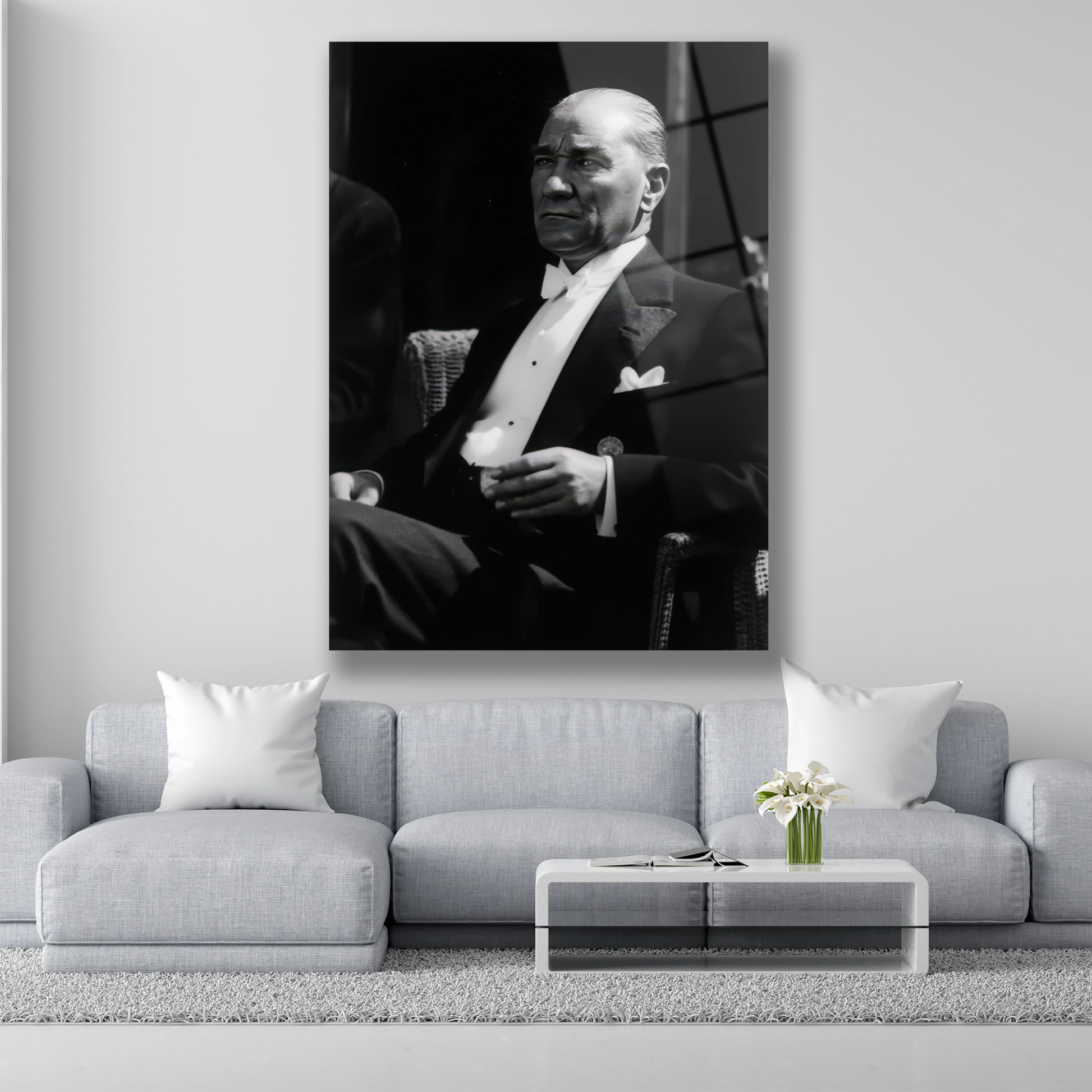 Bir ilke ve devrimi simgeleyen, odaklanmış Atatürk cam tablo