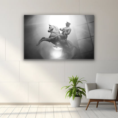 At üzerinde, milli mücadele ruhunu yansıtan Atatürk cam tablo