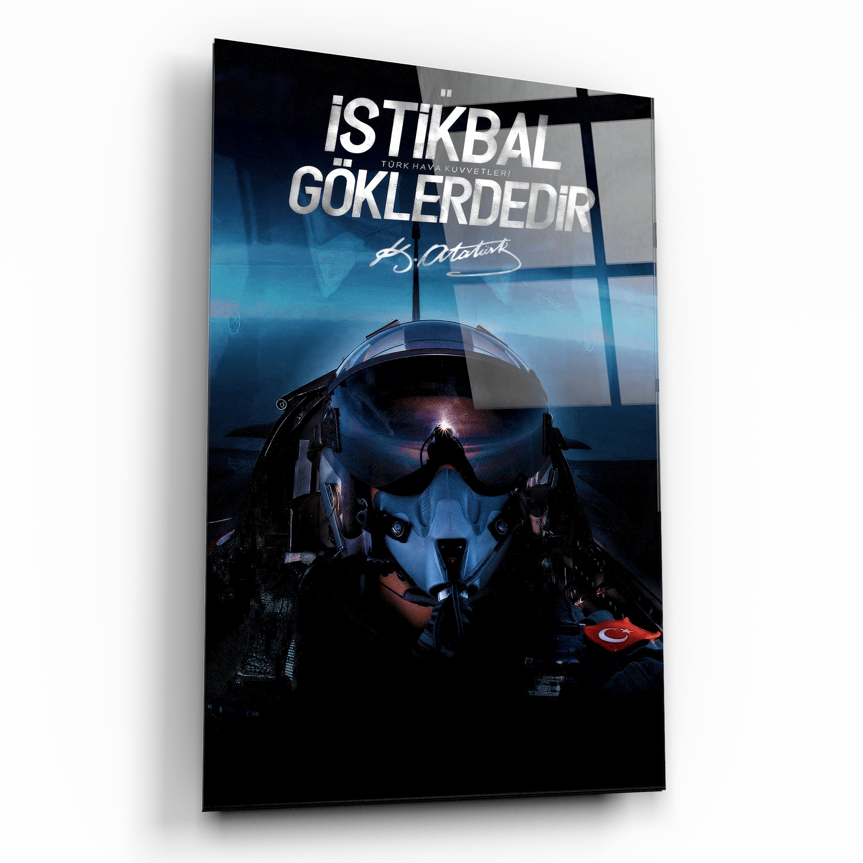 istikbal göklerdedir yazılı ve uçak pilotu olan cam tablo