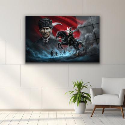 Kalpaklı Atatürk portresi ve at üzerinde savaş sahnesi kolajı cam tablo