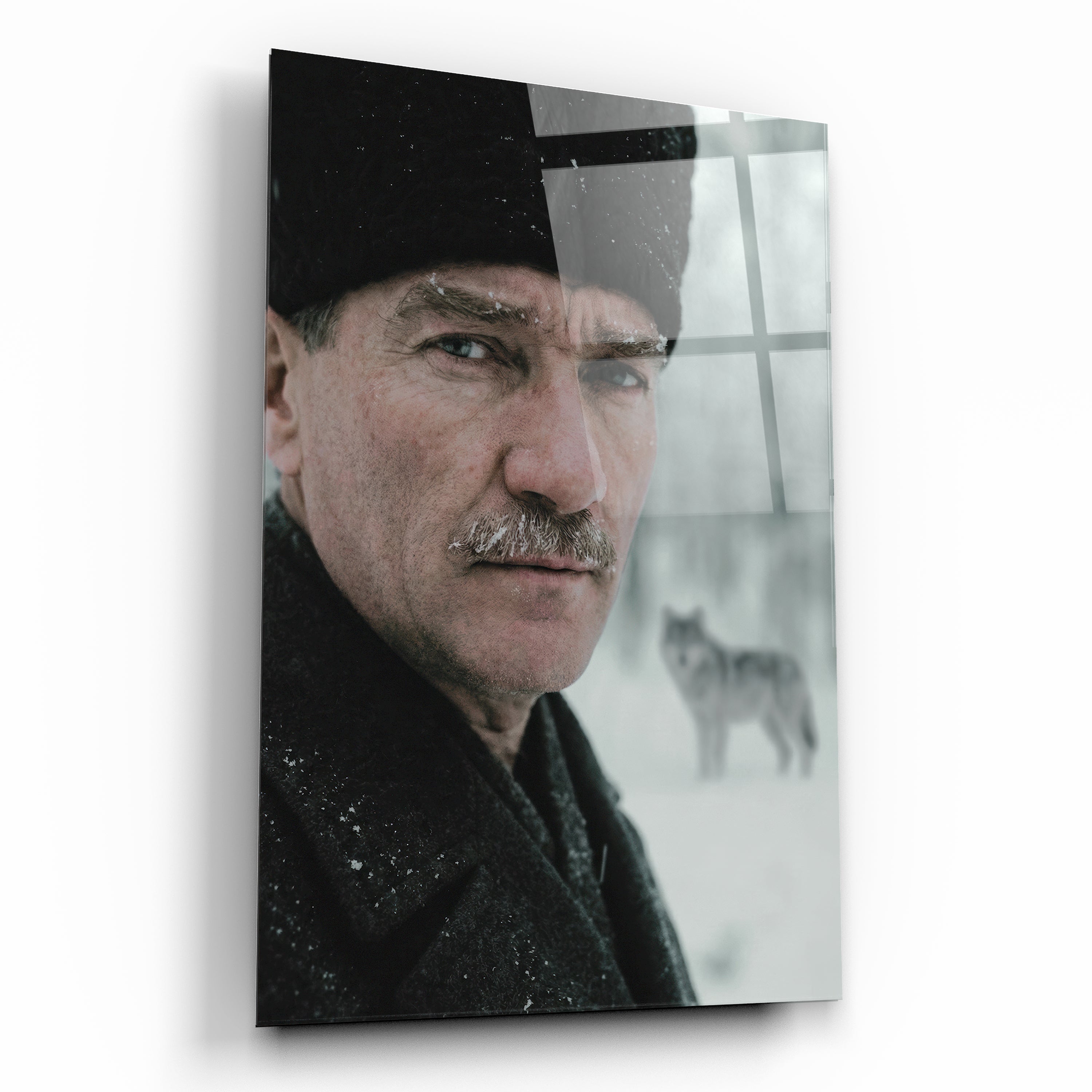 Karlar İçinde Kalpaklı Atatürk ve Bozkurt Cam Tablo