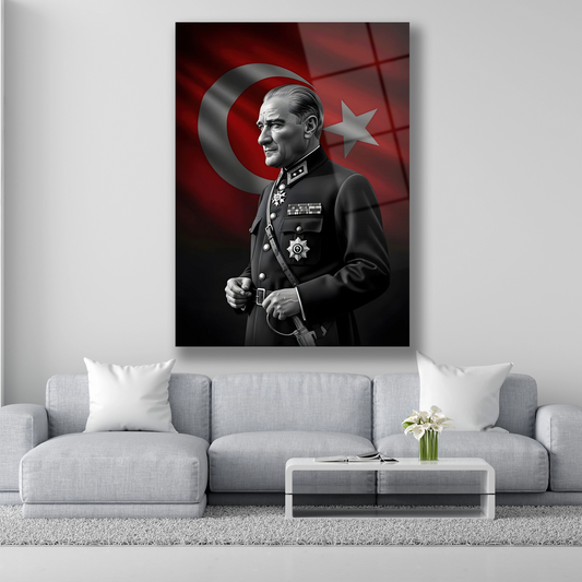 Kılıç tutan mareşal üniformalı Atatürk ve Türk bayrağı cam tablo