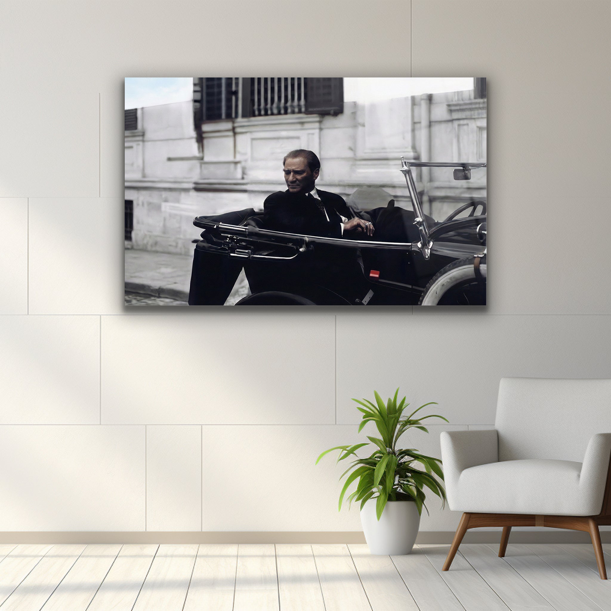 klasik otomobilde oturan karizmatik atatürk cam tablo