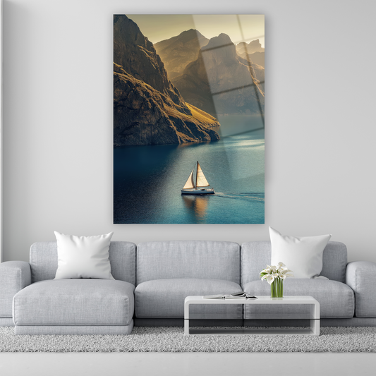 gökyüzüne uzanan sarp dağlar ve yelkenli manzaralı cam tablo