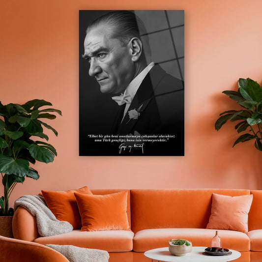 siyah beyaz smokinli atatürk portresi cam baskı