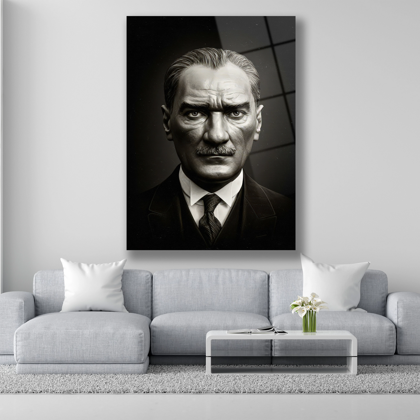 Siyah beyaz takım elbiseli yakın çekim Atatürk yüzü cam tablo