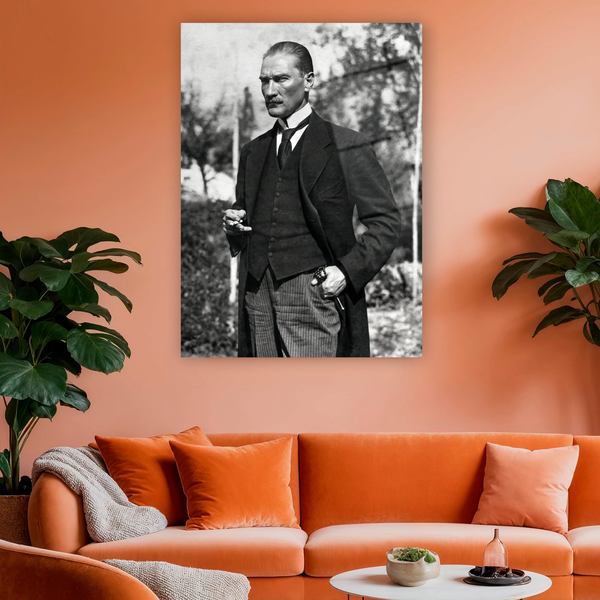takım elbiseli asil duruşlu atatürk tarihi duvar dekoru