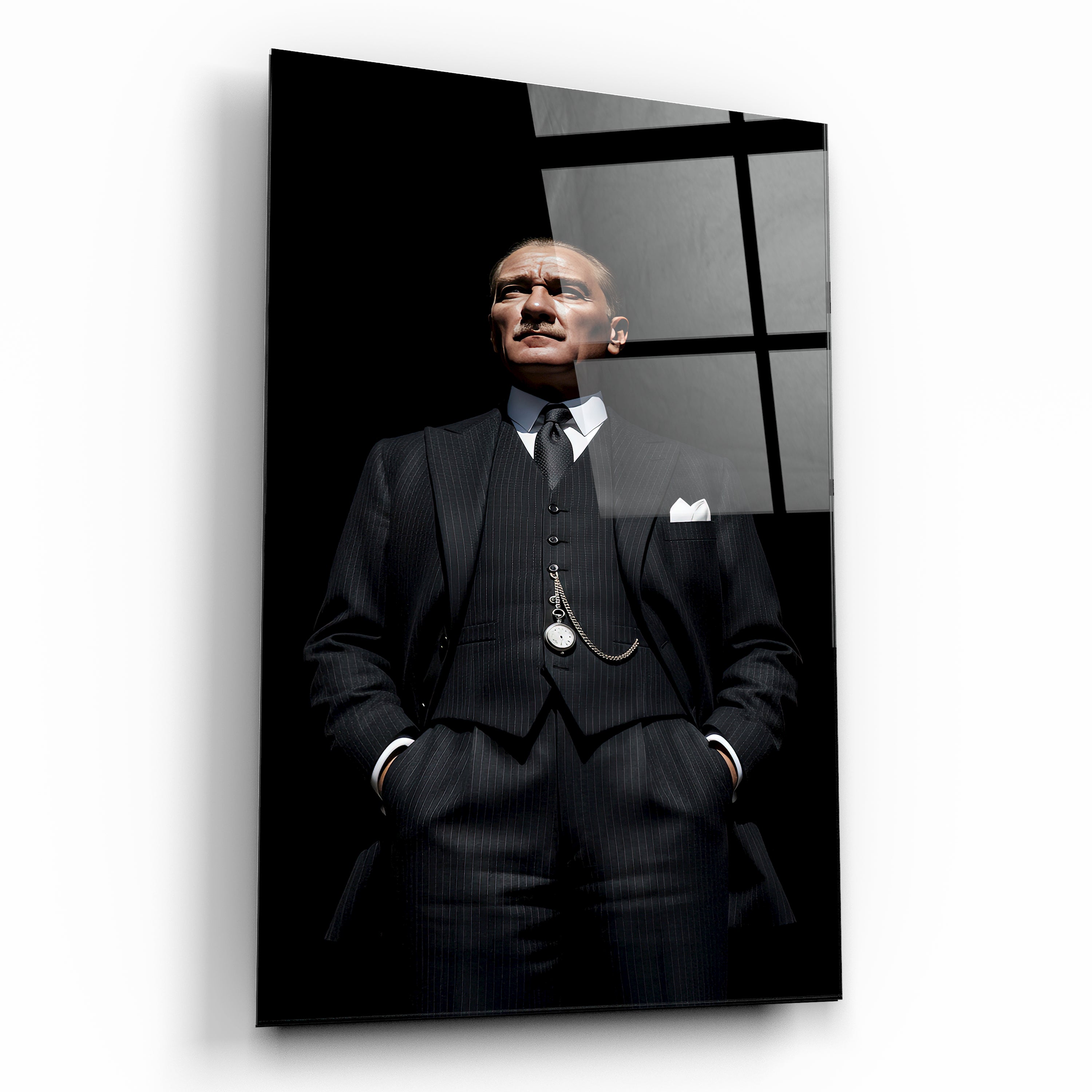 takım elbiseli elleri cebinde atatürk cam tablo denizli üretim