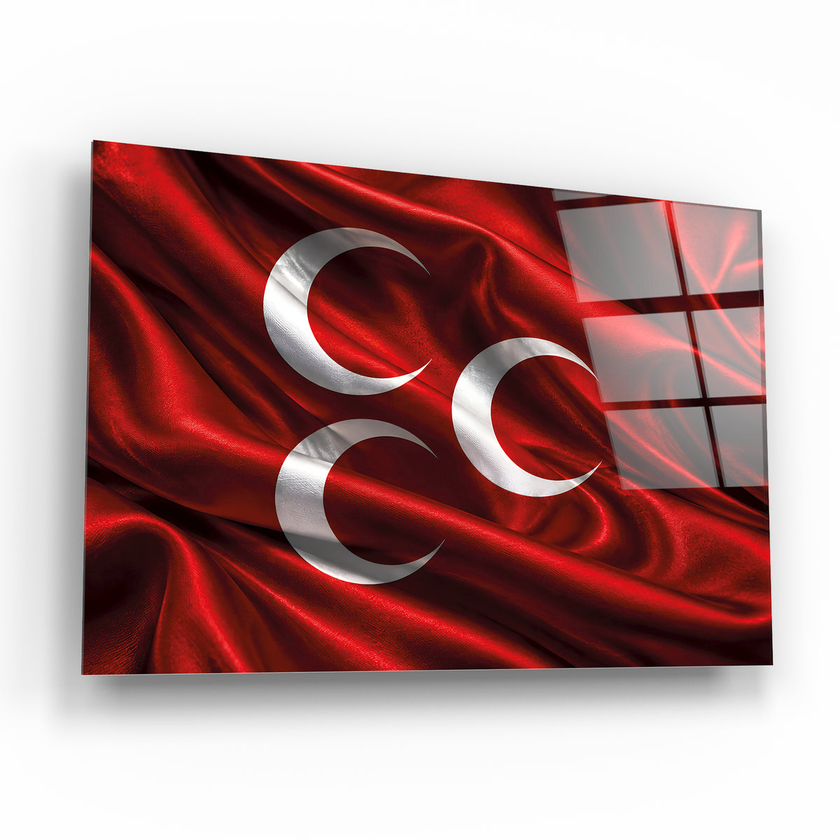 Dalgalı kırmızı kumaş üzerinde üç beyaz hilal cam tablo