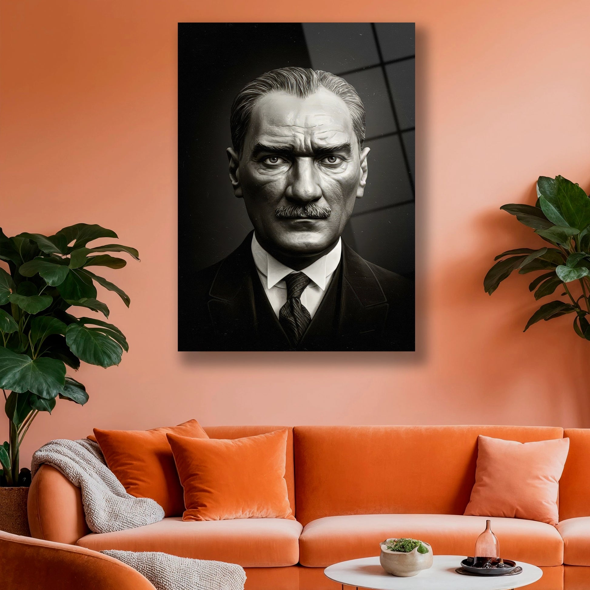 Minimalist ofis dekorasyonunda asılı monokrom Atatürk portresi