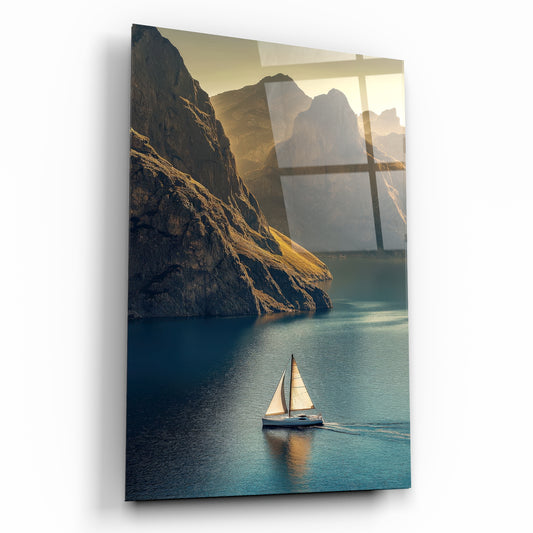 Gökyüzüne Uzanan Dağlar ve Yelkenli Manzaralı Cam Tablo